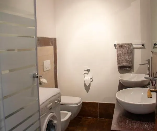 Number 3 Charming Old Town Apartment *