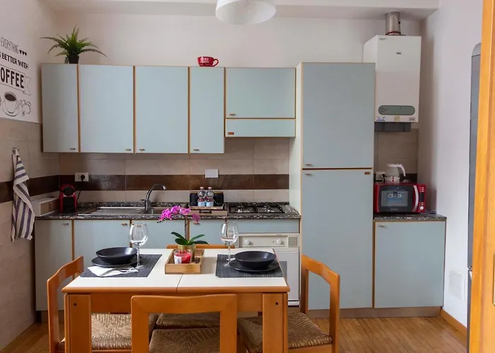 Number 3 Charming Old Town Apartment *