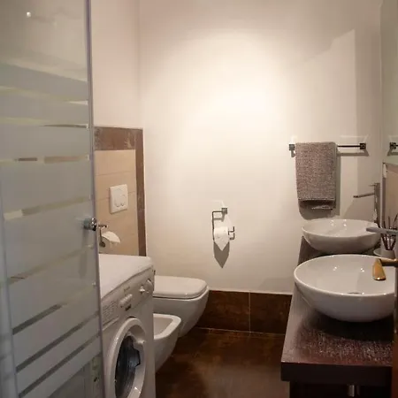 Number 3 Charming Old Town Apartment *